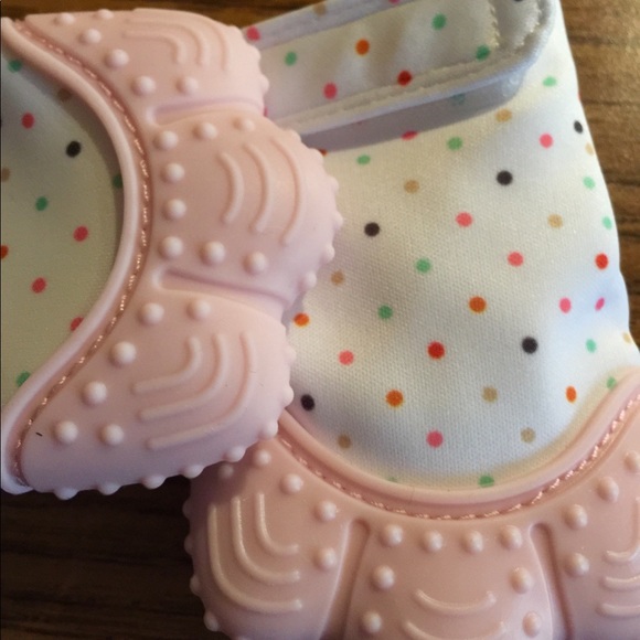 NWOT Baby Teeth Gloves Silicone 1 PAIR💝👼🏻👼🏻 - Picture 2 of 5